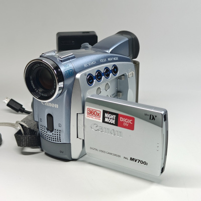 Canon MV700